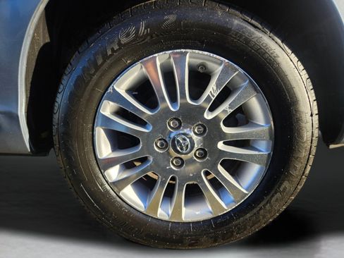 Used 2007 Toyota Sienna XLE Limited image 27