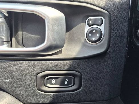 Used 2019 Jeep Wrangler Unlimited Sahara AWD/4WD image 15