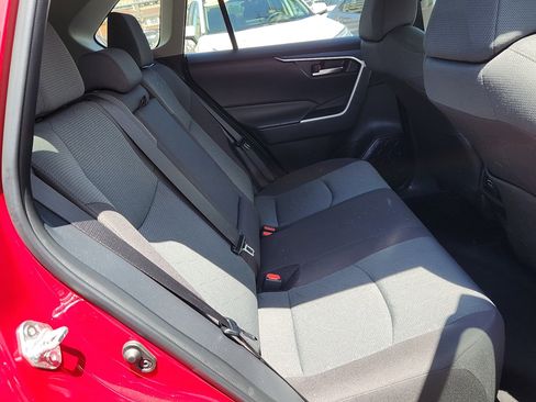 Certified 2025 Toyota RAV4 XLE AWD/4WD image 30
