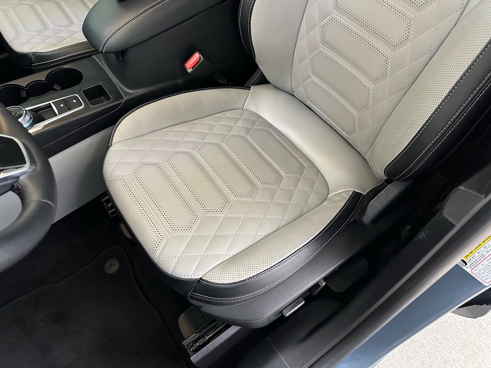 Certified 2024 Ford Escape Platinum w/ Premium Technology Package AWD/4WD image 20