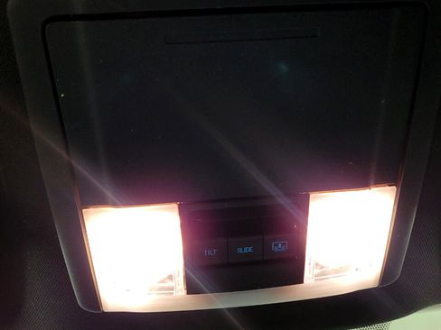 Used 2018 Ford Explorer XLT w/ Equipment Group 202A image 26