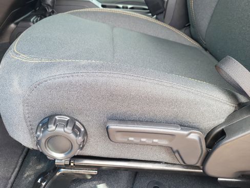 Used 2024 Jeep Gladiator Sport image 8