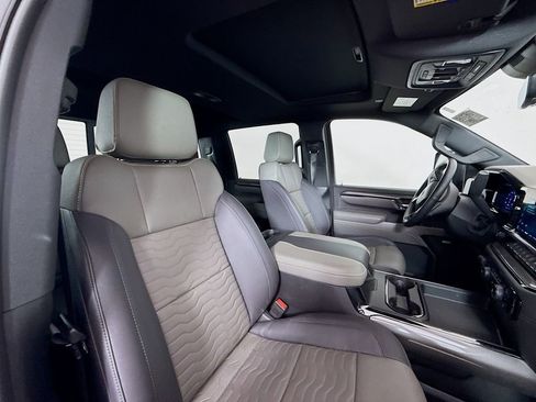 Used 2024 Chevrolet Silverado 2500 ZR2 w/ Technology Package image 30