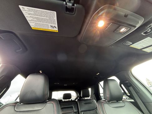 Used 2025 Ford Explorer ST-Line w/ ST-Line Street Pack image 28