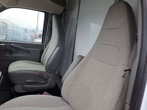 Used 2022 GMC Savana 3500 w/ Power Convenience Package image 5