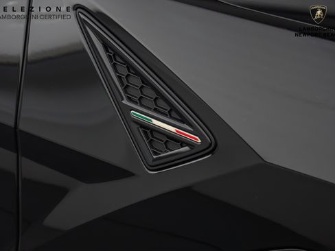 Used 2019 Lamborghini Urus image 4