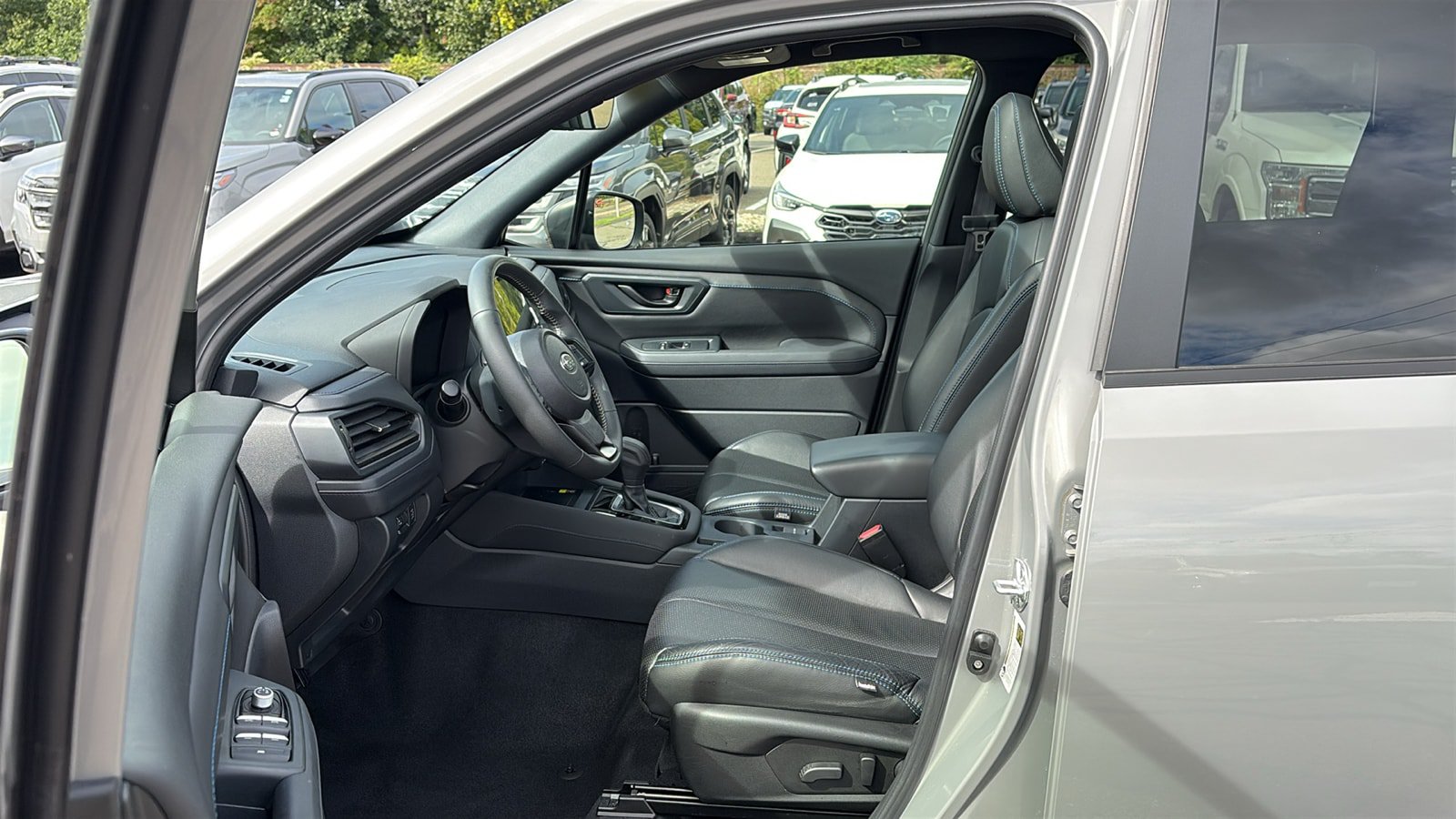 Used 2025 Subaru Forester Premium AWD/4WD image 9