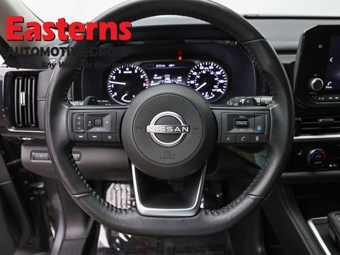 Used 2024 Nissan Pathfinder SV AWD/4WD image 10