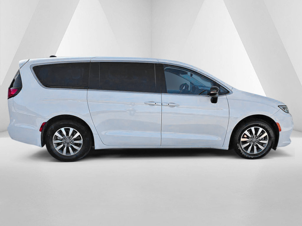 Used 2024 Chrysler Pacifica Limited FWD image 8