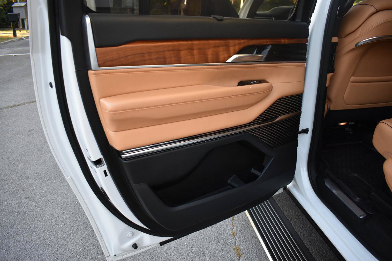 Used 2023 Jeep Grand Wagoneer L Series III w/ Rear Seat Video Group 1 AWD/4WD image 25