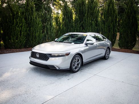 Used 2024 Honda Accord EX image 6