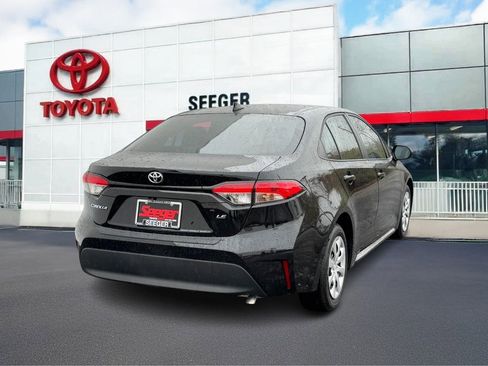 Used 2025 Toyota Corolla LE image 3