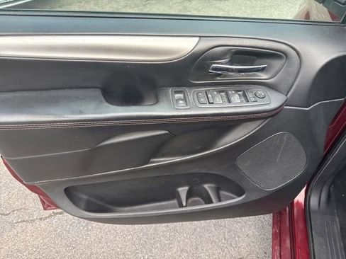 Used 2019 Dodge Grand Caravan GT FWD image 16