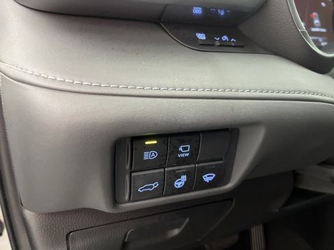 Used 2021 Toyota Highlander Limited image 14