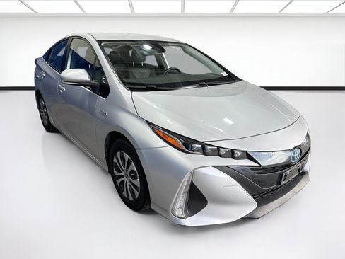 Used 2022 Toyota Prius Prime XLE FWD image 3