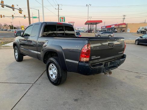 Used 2015 Toyota Tacoma PreRunner w/ Convenience Package image 4