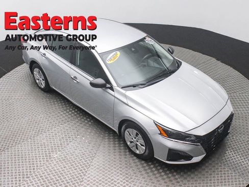 Used 2024 Nissan Altima 2.5 S image 3