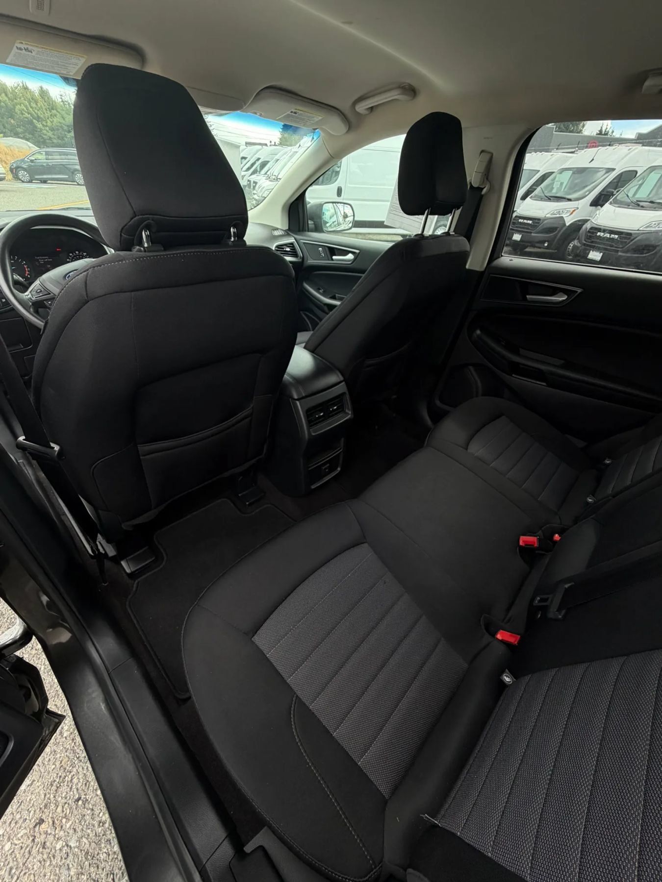 Used 2020 Ford Edge SE FWD image 29