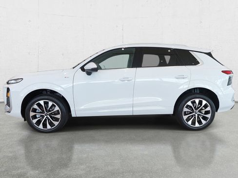 New 2026 Audi Q3 quattro 2.0T AWD/4WD image 8