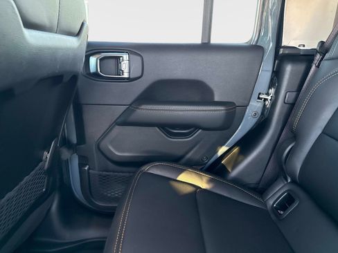 New 2025 Jeep Gladiator Sport image 15