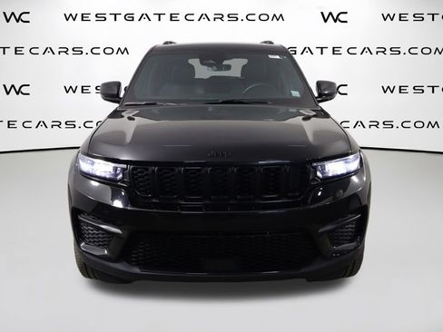 Used 2025 Jeep Grand Cherokee Altitude RWD image 2