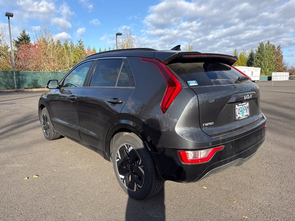 Used 2023 Kia Niro Wind w/ Wind Preserve Package FWD image 5