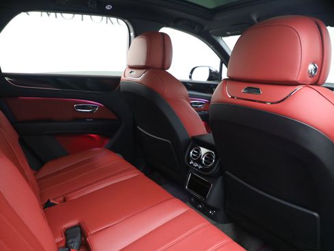 Used 2022 Bentley Bentayga AWD/4WD image 29