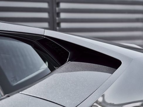 Used 2021 Lamborghini Huracan EVO RWD image 8