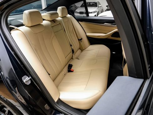 Used 2023 BMW 530e 530e iPerformance w/ M Sport Package image 39