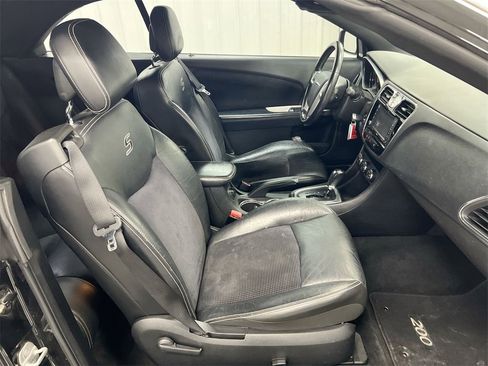 Used 2013 Chrysler 200 S image 21