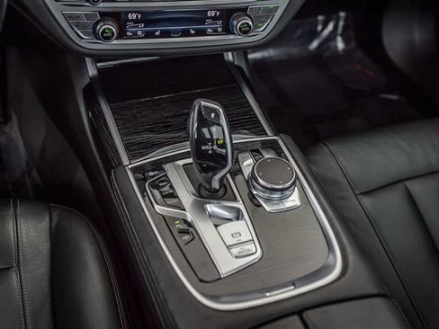 Used 2019 BMW 740i w/ M Sport Package RWD image 32