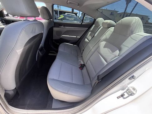 Used 2017 Hyundai Elantra SE FWD image 8