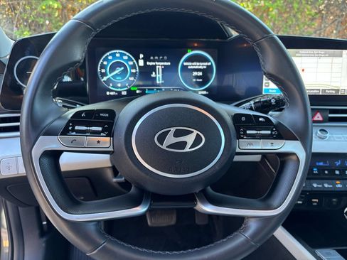Used 2025 Hyundai Elantra Limited FWD image 28