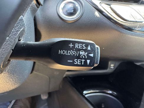Used 2021 Toyota C-HR XLE FWD image 30