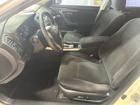 Used 2013 Nissan Altima 2.5 S FWD image 10