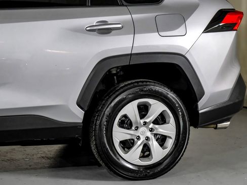 Used 2022 Toyota RAV4 LE image 13