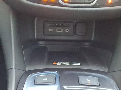 Used 2022 Chevrolet Equinox Premier image 21