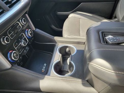 Used 2023 GMC Yukon XL SLT AWD/4WD image 37