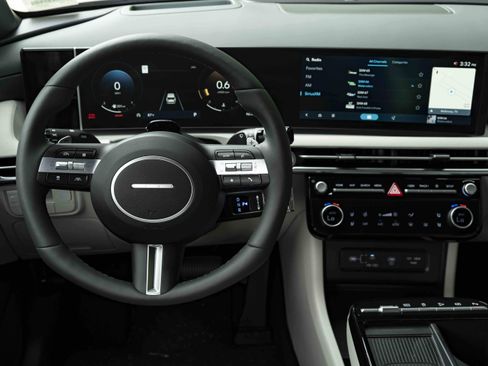 Used 2025 Hyundai Tucson Limited FWD image 19