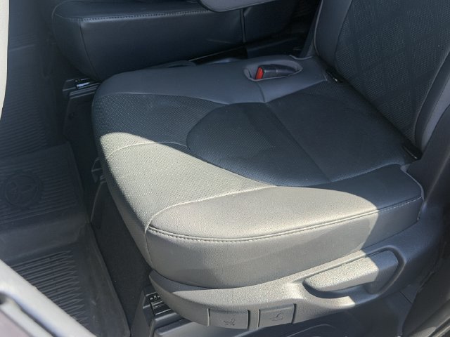 Used 2020 Toyota Highlander Platinum FWD image 24