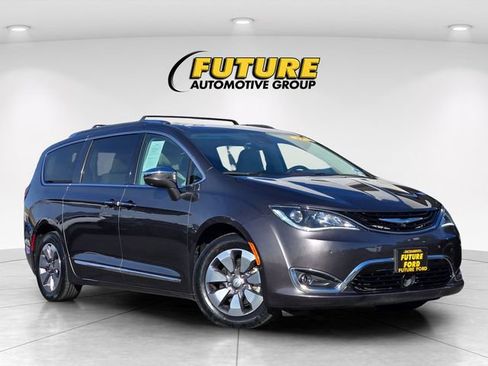 Used 2019 Chrysler Pacifica Limited w/ Advanced Safetytec Group image 1