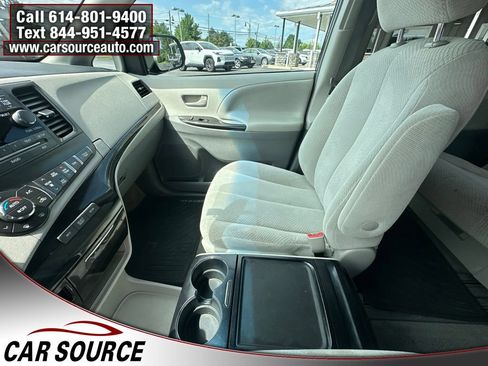 Used 2013 Toyota Sienna LE w/ Towing Pkg FWD image 21