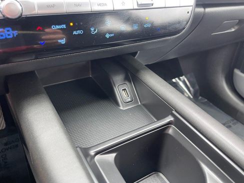 Used 2024 Hyundai Ioniq 6 SE RWD image 30