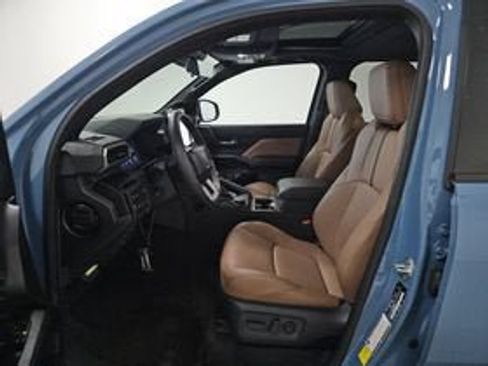 Used 2025 Toyota 4Runner Limited AWD/4WD image 6