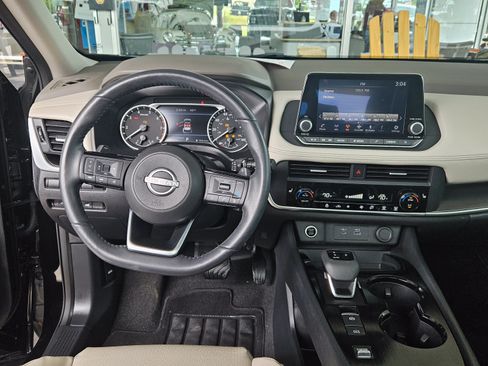 Used 2023 Nissan Rogue SV w/ SV Premium B Package FWD image 11