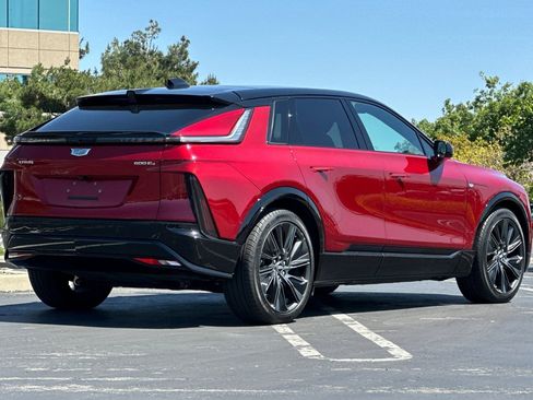 Certified 2026 Cadillac Lyriq Signature Sport w/ LPO, Floor Liner Package image 4