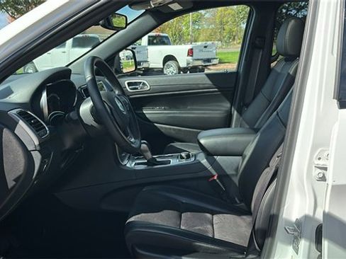 Used 2022 Jeep Grand Cherokee Laredo X image 10