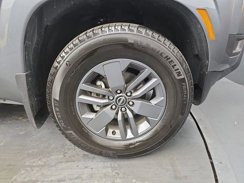 Used 2025 Nissan Frontier SV image 12