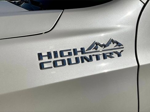 Used 2022 Chevrolet Suburban High Country w/ LPO, Illumination Package image 32