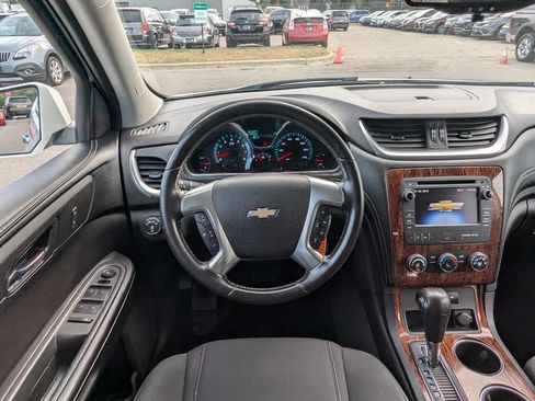 Used 2013 Chevrolet Traverse LT image 19